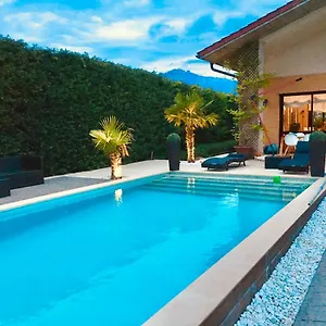 Chalet Four Bedroom With Private Pool In The Heart Of Rioja Alavesa, La Guardia